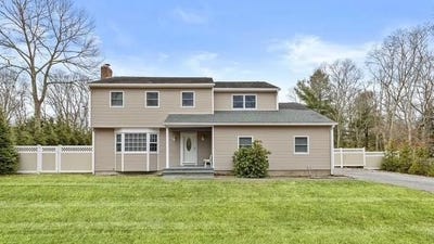 /international/us/39-sherwood-road-hampton-bays-ny-110096599879/