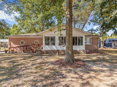 /international/us/811-s-main-street-coulterville-il-110120550262/