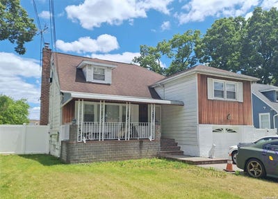 /international/us/102-hausch-boulevard-roosevelt-ny-110096102946/