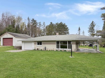 /international/us/108-highview-drive-iron-river-mi-110108032995/