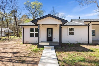 /international/us/702-s-montgomery-gilmer-tx-110106299720/
