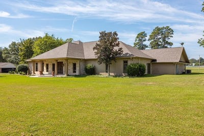 /international/us/902-s-us-highway-69-huntington-tx-110110338071/