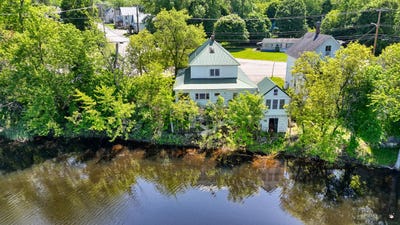 /international/us/104-madawaska-avenue-pittsfield-me-110104030625/
