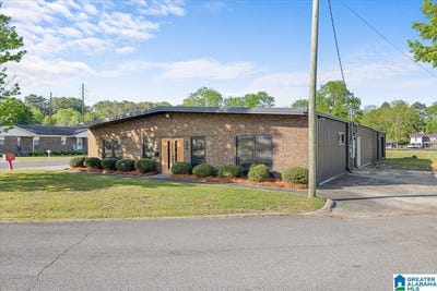 /international/us/217-3rd-street-oneonta-al-110107627046/