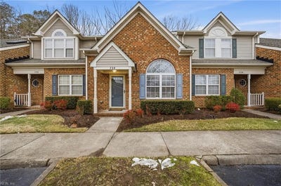 /international/us/728-w-lake-circle-chesapeake-va-110107265639/
