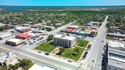 /international/us/128-n-north-church-street-jacksboro-tx-110105766635/