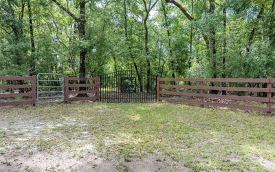 /international/us/tbd-209th-drive-live-oak-fl-110108386433/