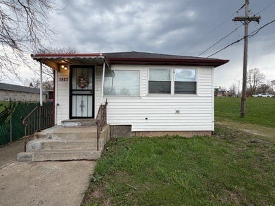 /international/us/1402-berkeley-avenue-ford-heights-il-110107479888/