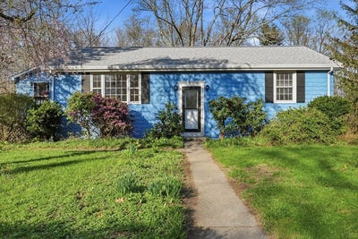 /international/us/15-grove-street-auburn-ma-110107475211/