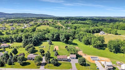 /international/us/722-canal-st-womelsdorf-pa-110108955546/