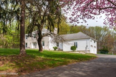 /international/us/304-schoolhouse-road-monroe-nj-110107841867/