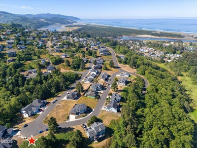 /international/us/27-lahaina-loop-pacific-city-or-110099173429/
