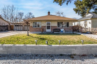 /international/us/1612-s-3rd-ave-yakima-wa-110120453359/