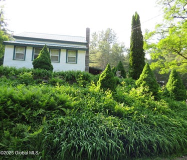 /international/us/239-bowlers-hill-road-gloversville-ny-110088875193/
