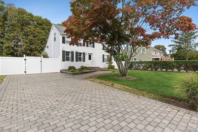 /international/us/210-bennet-road-greenport-ny-110103406213/