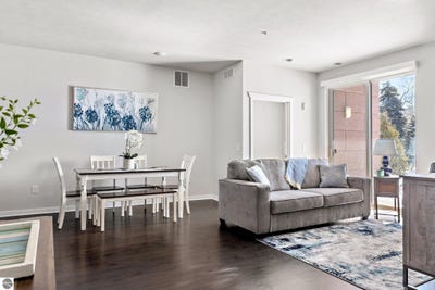 /international/us/630-s-garfield-avenue-traverse-city-mi-110109134685/