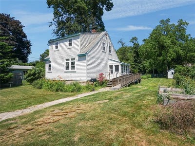 /international/us/32-hoffman-avenue-cranston-ri-110108959043/