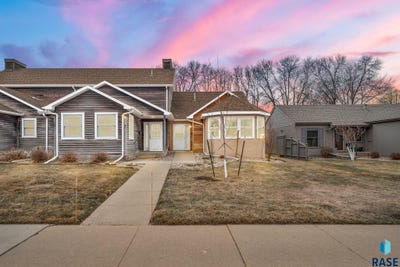 /international/us/2411-center-ave-s-sioux-falls-sd-110106699493/