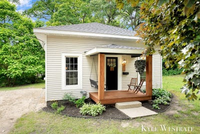 /international/us/212-n-division-street-lowell-mi-110108977049/