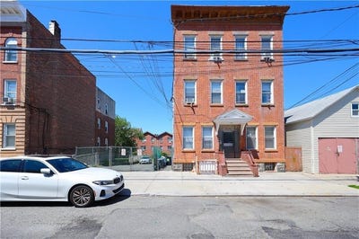/international/us/22-08-120th-street-queens-ny-110104869003/