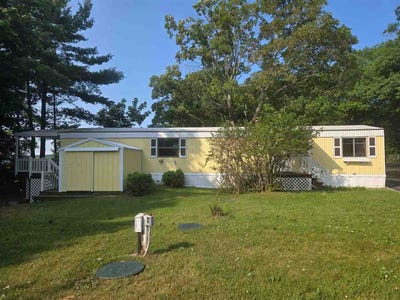 /international/us/12600-lake-terrace-charlevoix-mi-110120119662/