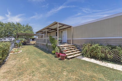 /international/us/838-avenue-m-poteet-tx-110119609762/