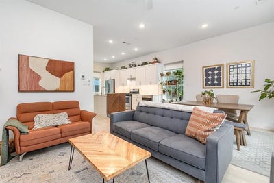 /international/us/427-w-10th-street-dallas-tx-110099504607/