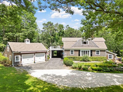 /international/us/34-harbor-drive-pocasset-ma-110100511602/