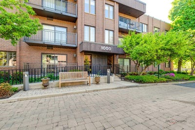 /international/us/highland-park-il-110108354757/