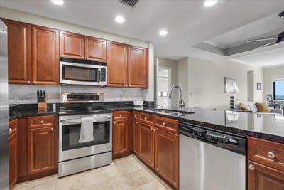/international/us/121-n-monroe-unit-8010-street-tallahassee-fl-110100244704/