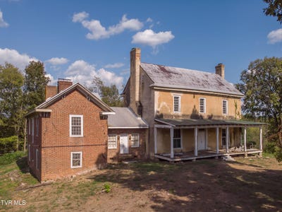 /international/us/2666-main-street-surgoinsville-tn-110094769429/