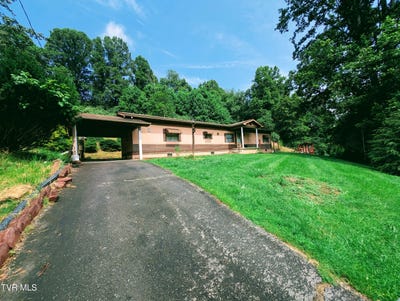 /international/us/2056-honey-camp-road-clintwood-va-110101062484/