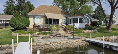 /international/us/716-s-riverside-drive-mchenry-il-110108506704/