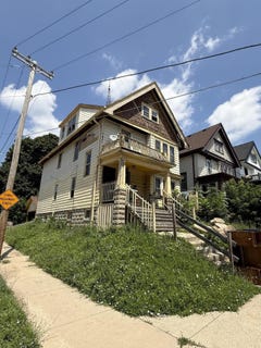 /international/us/444-w-burleigh-st-milwaukee-wi-110101218493/