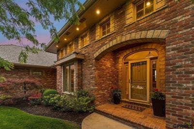 /international/us/18540-shadow-ridge-drive-omaha-ne-110109067363/