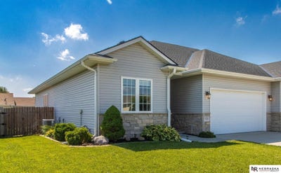 /international/us/725-larkspur-drive-hickman-ne-110108640444/