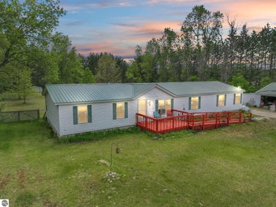 /international/us/21513-23-mile-road-tustin-mi-110108386597/