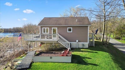 /international/us/68-whitecap-road-colchester-vt-110107729254/