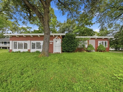/international/us/1200-175th-street-east-hazel-crest-il-110109011205/
