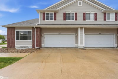 /international/us/1079-74th-street-ne-cedar-rapids-ia-110108125395/