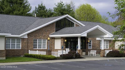 /international/us/5-care-lane-saratoga-springs-ny-110120453405/