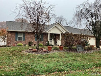 /international/us/221-sharp-street-beckemeyer-il-110107959725/
