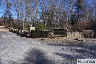 /international/us/3702-cashiers-road-highlands-nc-110101066585/