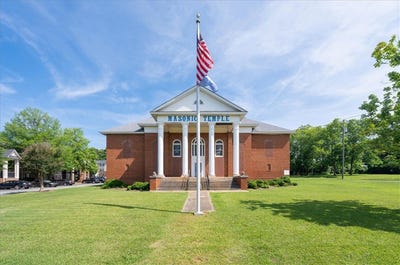 /international/us/439-n-east-main-street-easley-sc-110108797377/