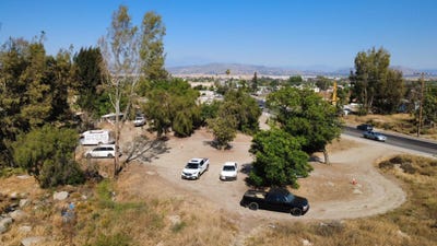/international/us/2-w-4th-street-perris-ca-110107896774/