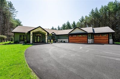/international/us/6745-s-lowes-creek-road-eau-claire-wi-110097697650/
