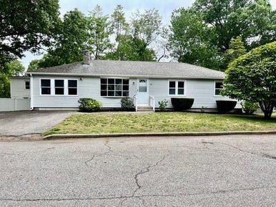 /international/us/33-howard-avenue-north-providence-ri-110108301643/