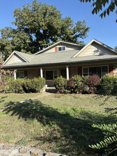 /international/us/704-w-mccord-street-neosho-mo-110120719749/