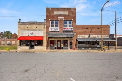 /international/us/102-nw-front-street-lonoke-ar-110120417235/