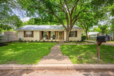 /international/us/506-n-lincoln-fredericksburg-tx-110108497469/